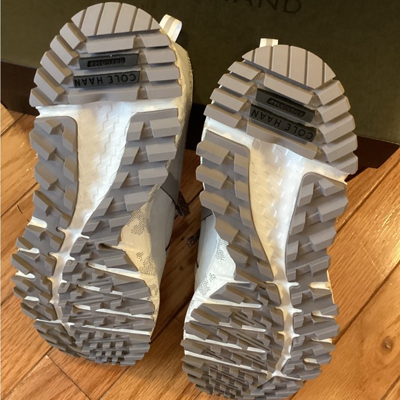 NWT COLE HAAN WATER RESISTANT ZEROGRAND ALL TERRAIN RUNNER - STAY WARM & DRY! - Picture 6 of 14